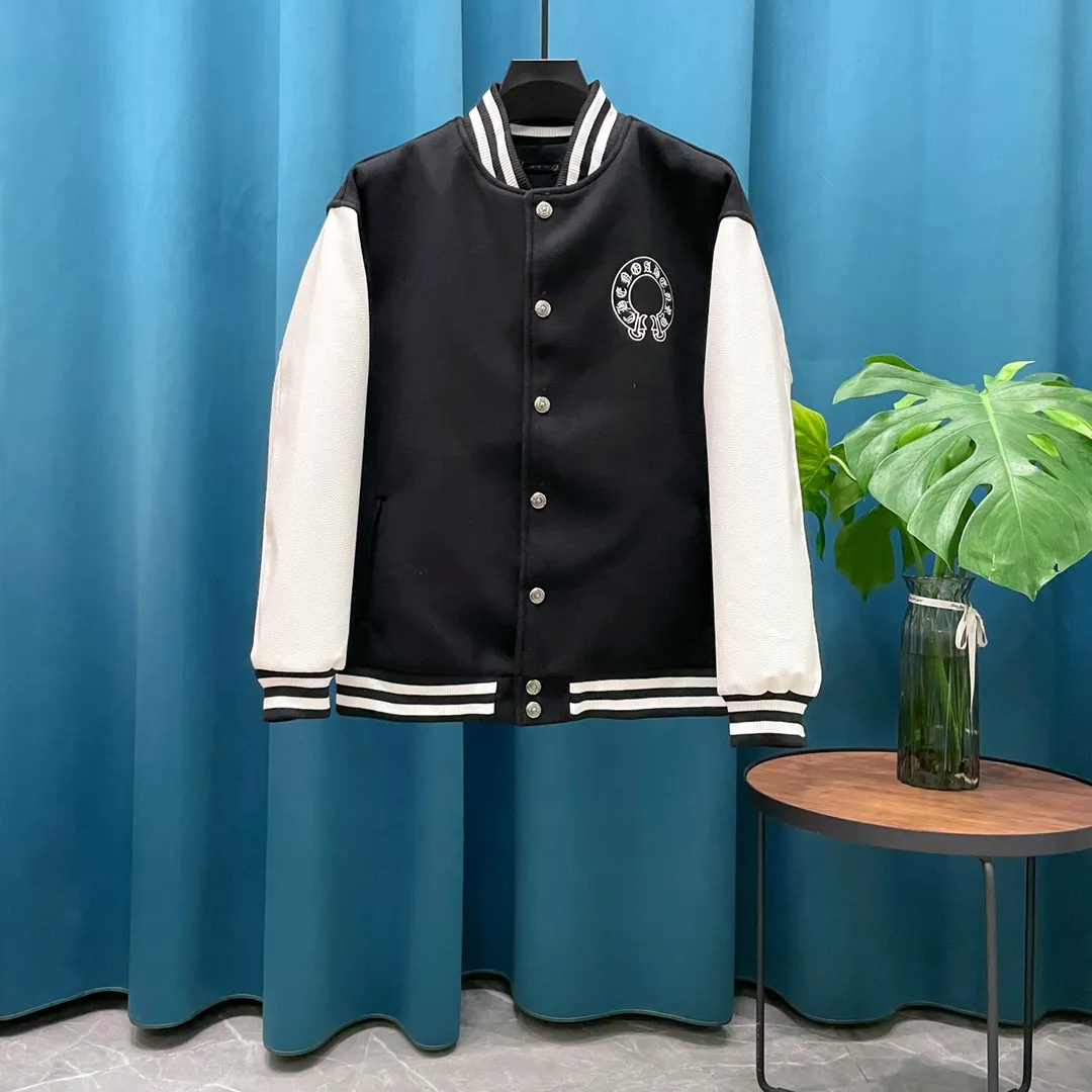 🅿️410 CH➡️Cro Xin 2024ss runway style baseball jacket. I ordered the original model and it took a month to finally ship. I love it so much. The upper body is really cool. A Douyin blogger said that this year's new jacket will become a future trend. If you look through street photos, you will find that celebrities regard it as a collectible jacket, a must-have item for men and women who want light luxury for commuting. Developing the highest version on the entire network, it took 1 month to customize and the cost was extremely high. The German imported flat-machine made custom-woven wool jacquard threads, using the first layer of imported lambskin. The pleated texture is unparalleled. It is hand-cut and meticulously crafted. The stitching position is very technical. Whether the whole garment is good or not depends on this position. Top-notch workmanship and details can stand the test. A full set of customized accessories, the letters are clear and perfectly restored without any difference. High-end atmosphere and full grade! The entire dress is exclusively customized with heavy craftsmanship. The towel patch embroidery is perfectly combined with craft embroidery and precise stitching! Absolute craftsmanship quality!